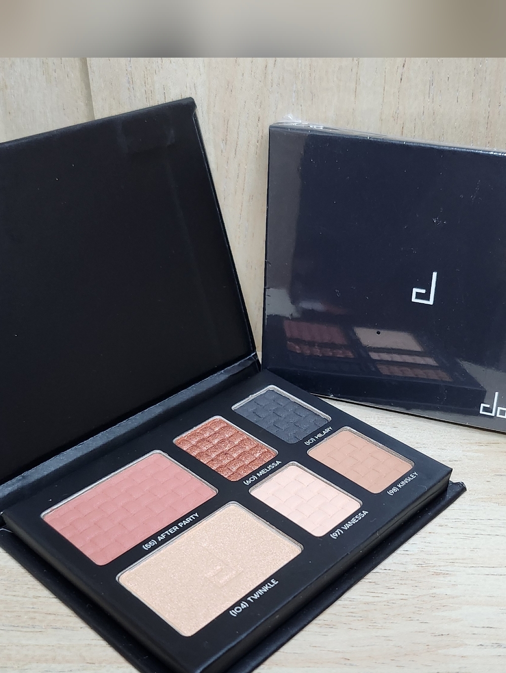 Doucce Freematic "On The Go" Palette.